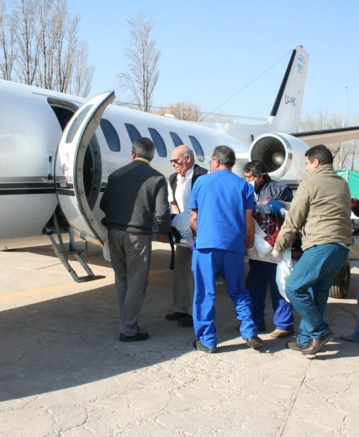 Salud: el nuevo avión sanitario se estrenó con cinco traslados en un día