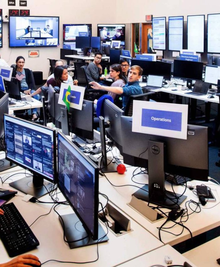 Empleados de Facebook en la sede de la compañía. AFP