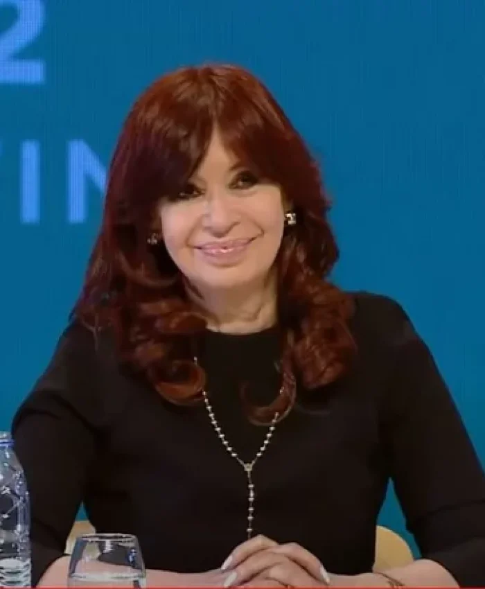 Cristina Kirchner: «Que te pongan una banda y te den un bastón no es poder»