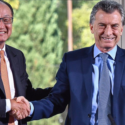 Telam 17/08/2017 Buenos Aires: El presidente Mauricio Macri se encontraba reunido este mediodía con el titular del Banco Mundial, Jim Yong Kim, en la Quinta de Olivos, en una actividad previa a la conferencia de prensa conjunta que ambos brindarán a partir de las 12.30 en la residencia presidencial. Foto: Egurza. / LAP