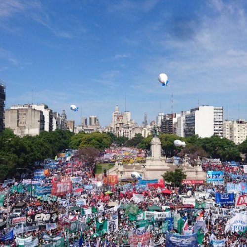 Reforma laboral: Masiva marcha de los trabajadores con críticas al gobierno de Macri