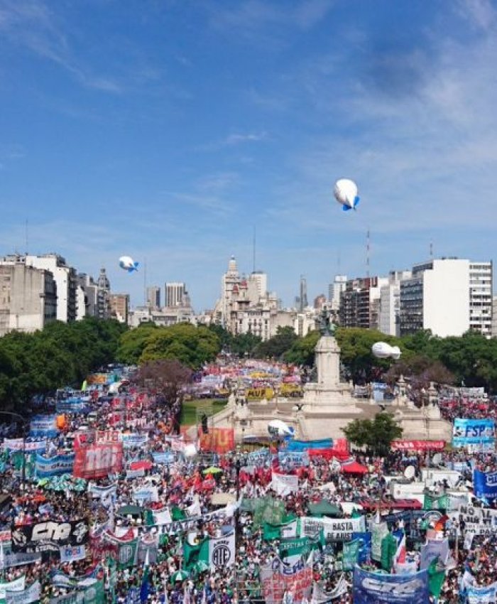 Reforma laboral: Masiva marcha de los trabajadores con críticas al gobierno de Macri