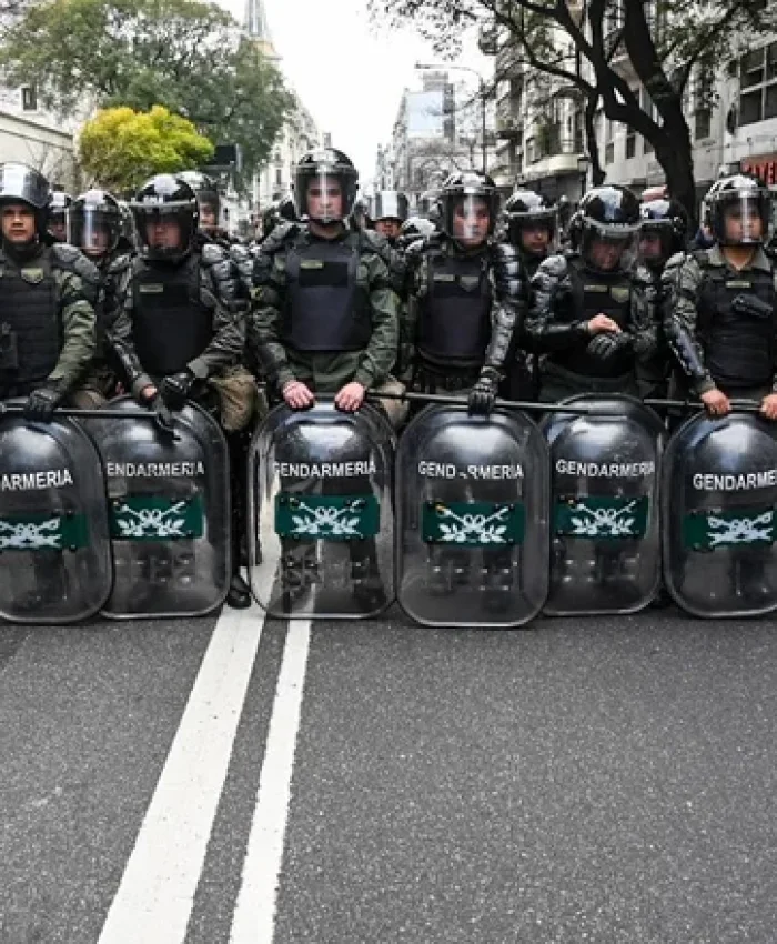 Represión a jubilados por el veto de Milei: hay al menos dos detenidos y 9 heridos