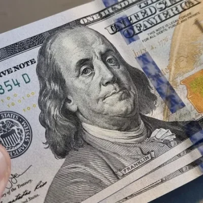 «COMO PEDO DE BUZO»: Dólar sin techo, el oficial en niveles récord y el blue acumula $65 en una semana