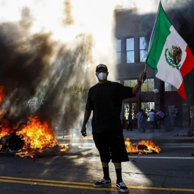 Protestas en Los Ángeles contra redadas enfurecen a Trump
