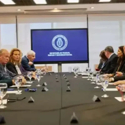 SUELDOS DE HAMBRE: el Gobierno de Milei definirá por decreto el Salario Mínimo Vital y Móvil