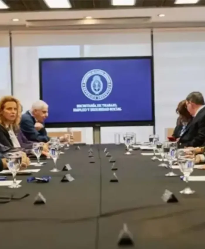 SUELDOS DE HAMBRE: el Gobierno de Milei definirá por decreto el Salario Mínimo Vital y Móvil