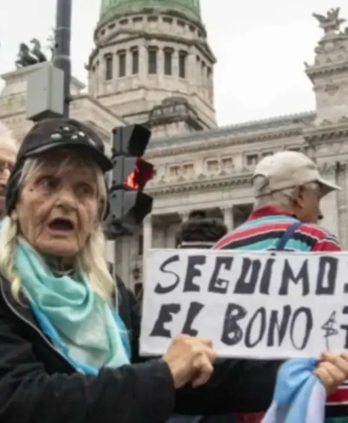 CAIDA LIBRE: el bono para jubilados en diciembre será nuevamente de $70.000, pese a la continua caída de su poder adquisitivo