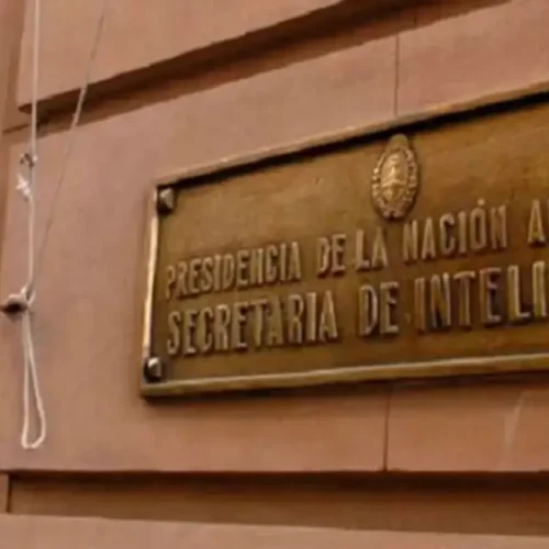 Sin pasar por el Congreso: Milei reformó la Ley de Inteligencia y ahora la SIDE podrá aprehender personas