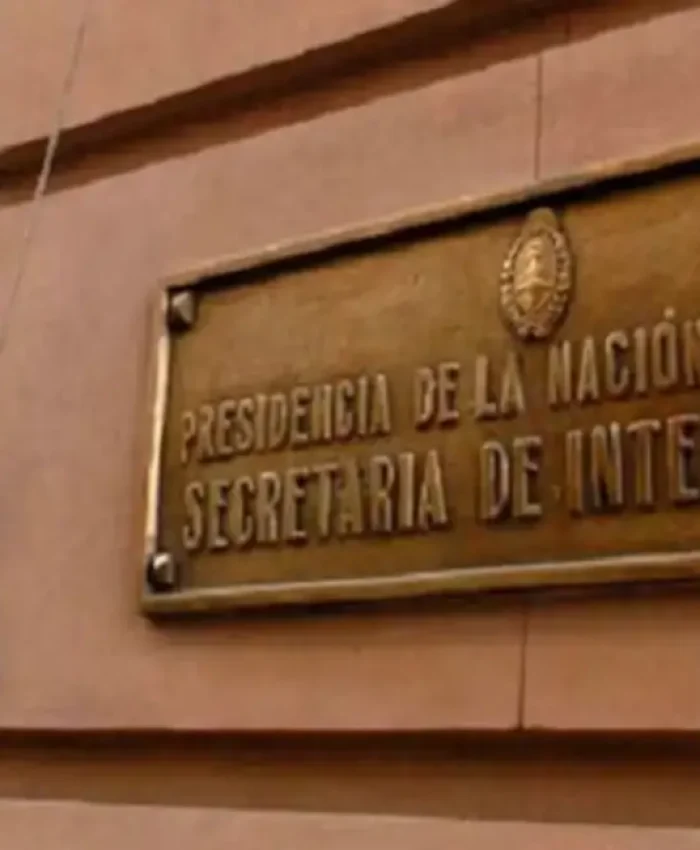 Sin pasar por el Congreso: Milei reformó la Ley de Inteligencia y ahora la SIDE podrá aprehender personas
