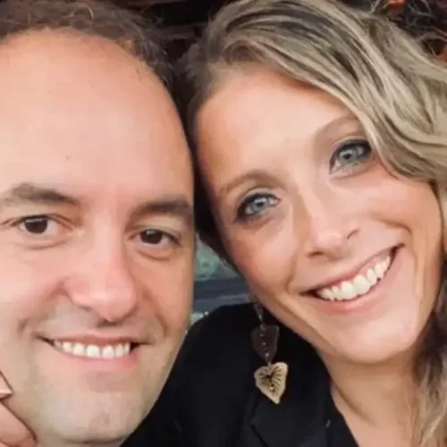 Denunciaron a Manuel Adorni por «malversación de fondos públicos» tras sumar a su esposa a la comitiva oficial a Nueva York