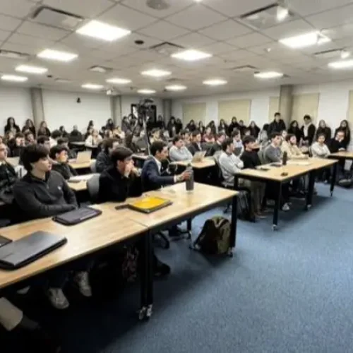 En medio del ajuste a la educación pública, Milei expuso en una universidad privada