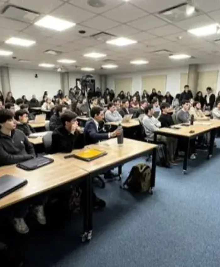 En medio del ajuste a la educación pública, Milei expuso en una universidad privada