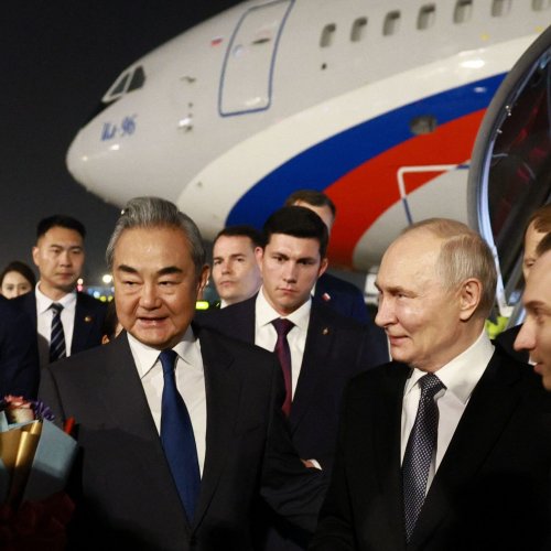 El presidente ruso Vladimir Putin llega a China para una visita de dos días centrada en conversaciones con el presidente Xi Jinping