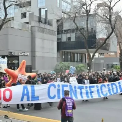 Investigadores del CONICET protestaron contra el Gobierno por el riesgo de 400 despidos en el Polo Científico
