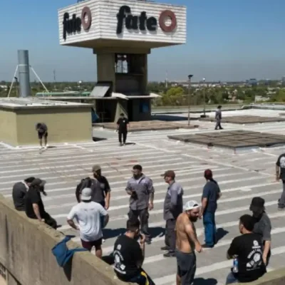 FATE: la justicia ordenó el desalojo del predio mientras los trabajadores continúan con las protestas tras los despidos y la falta de respuestas