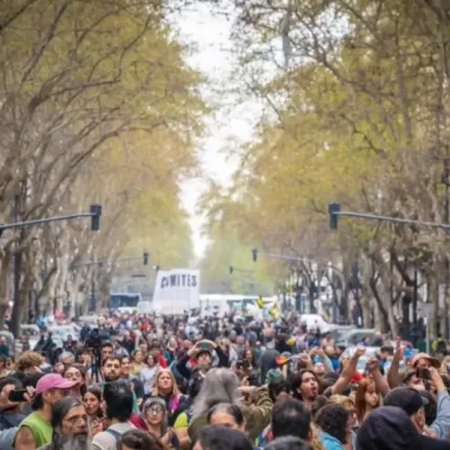 Marcha de la Bronca: organizaciones sociales y sindicales marcharon a Plaza de Mayo contra el ajuste