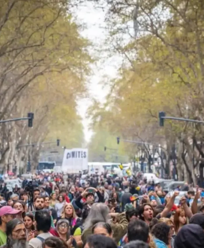 Marcha de la Bronca: organizaciones sociales y sindicales marcharon a Plaza de Mayo contra el ajuste