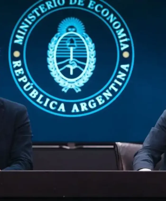 Piden la detención de Luis Caputo y Santiago Bausili por las operaciones con derivados de oro del BCRA