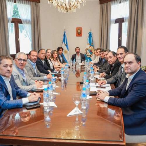 El gobernador Orrego mantuvo la primer reunión de gabinete del 2026