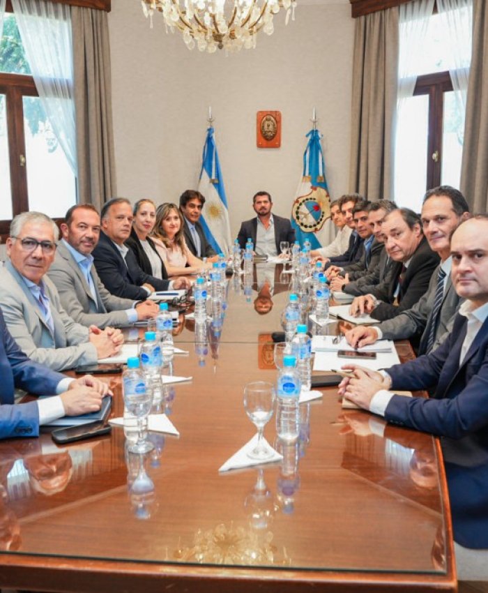 El gobernador Orrego mantuvo la primer reunión de gabinete del 2026