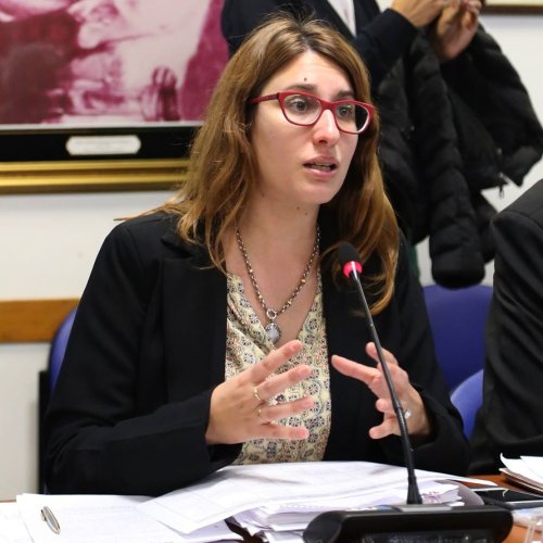 Este martes en la Comisión de Ciencia, Tecnología e Innovación Productiva, discutimos 3 proyectos sobre FINANCIAMIENTO del sector científico. La base de nuestra SOBERANÍA E INDEPENDENCIA estará dada por los avances científicos y tecnológicos; y éstos no deben verse afectados por la lógica de la “crisis permanente”. 
Logramos un dictamen con apoyo de todos los bloques para llegar al 1,5% del PBI en 2030 destinado al sector. 
Participaron reconocidos investigadores del país y diversas organizaciones como: IFIBYNE Instituto de Fisiología, Biología Molecular y Neurociencias (UBA - CONICET), Red Federal de Afectados Conicet, UNCUYO, Asociación Argentina para el Progreso de la Ciencia, ATE- CONICET, Academia de Ciencias Córdoba, CYTA entre otras.
