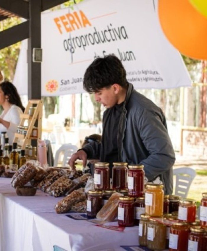 Productos frescos, vacunación y servicios en otra edición de la Feria Agorproductiva
