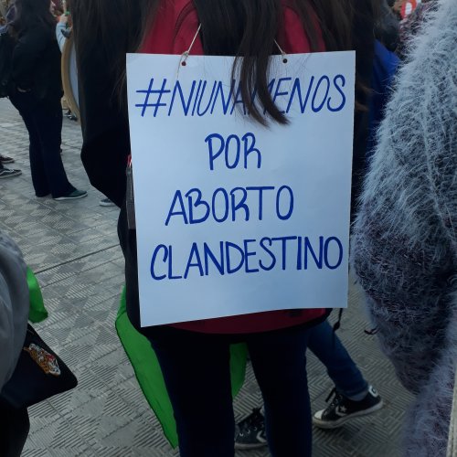 Una joven cordobesa al borde de la muerte por un aborto clandestino