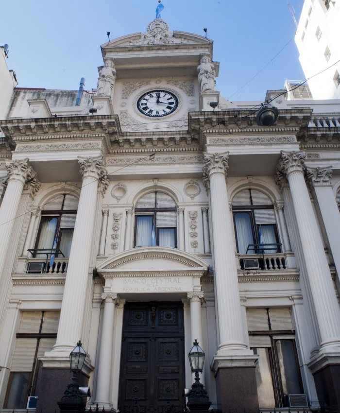 El mejor equipo de los últimos 50 años: ahora el Banco Central le puso un cepo al dólar