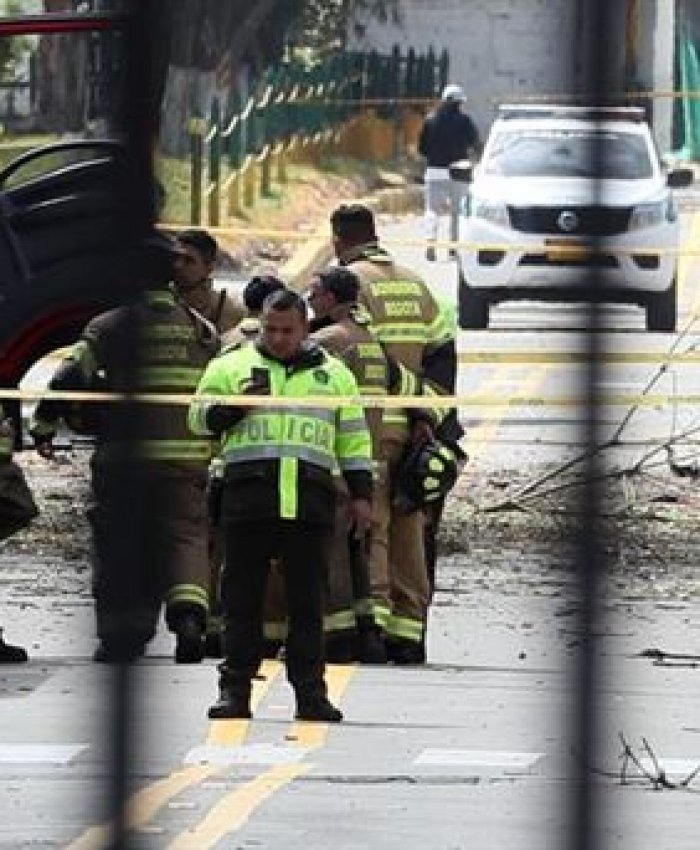 Atentado frente a la Escuela General Santander de la Policía en Bogotá (Colombia). Foto: EFE