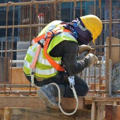 El empleo privado se derrumba: cayó seis veces más que el público, según un informe de la UBA