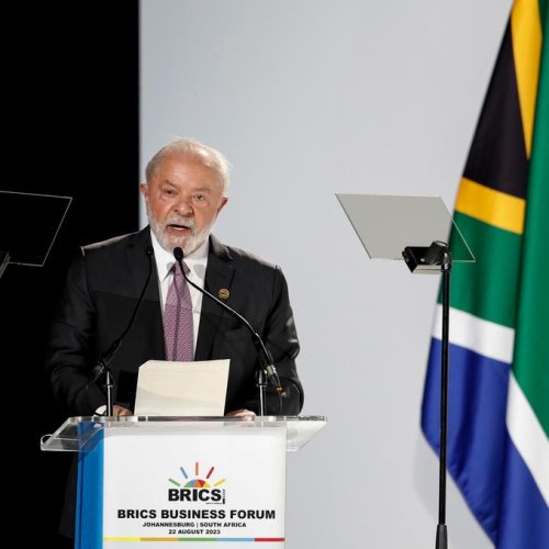 (230823) -- JOHANNESBURGO, 23 agosto, 2023 (Xinhua) -- El presidente brasileño, Luiz Inácio Lula da Silva, habla en la ceremonia de clausura del Foro Empresarial del BRICS, en Johannesburgo, Sudáfrica, el 22 de agosto de 2023. (Xinhua/Li Yahui) (jg) (da) (ce)