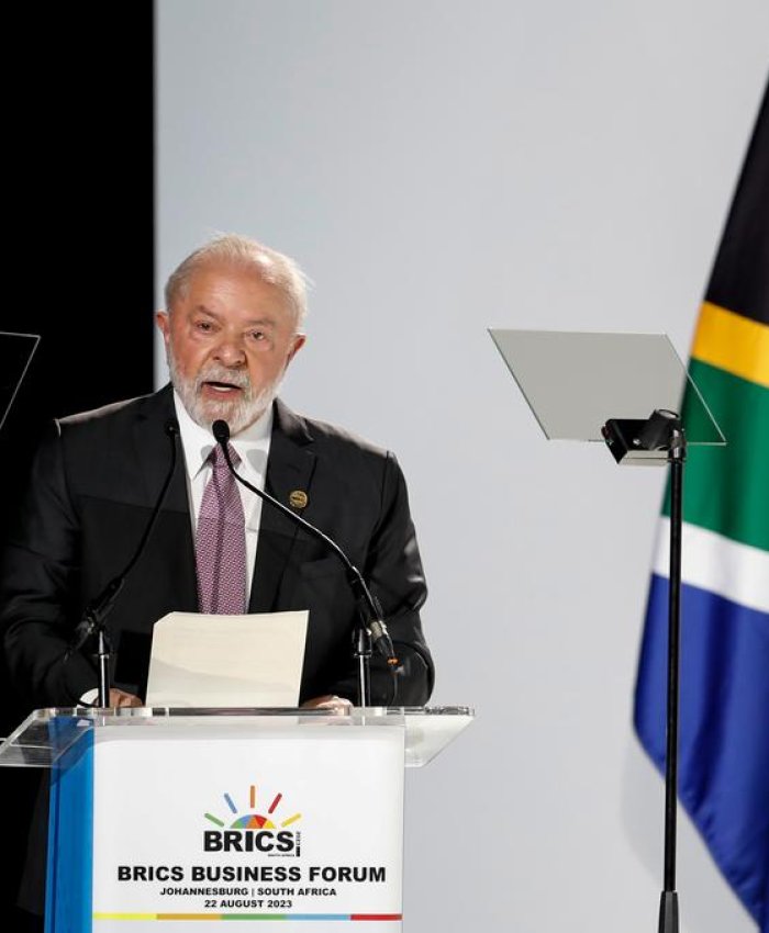 (230823) -- JOHANNESBURGO, 23 agosto, 2023 (Xinhua) -- El presidente brasileño, Luiz Inácio Lula da Silva, habla en la ceremonia de clausura del Foro Empresarial del BRICS, en Johannesburgo, Sudáfrica, el 22 de agosto de 2023. (Xinhua/Li Yahui) (jg) (da) (ce)