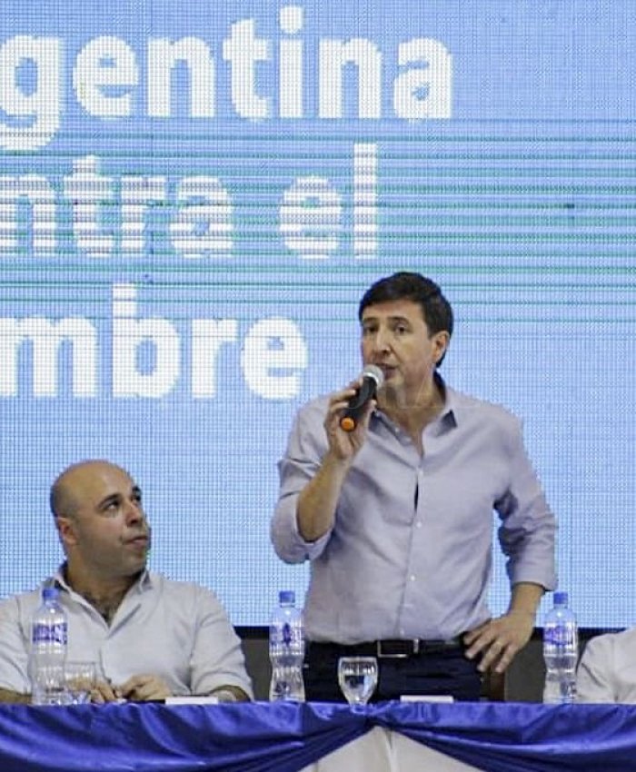 El ministro de Desarrollo Social,  dijo que «se está evaluando un bono de fin de año para los sectores vulnerables»