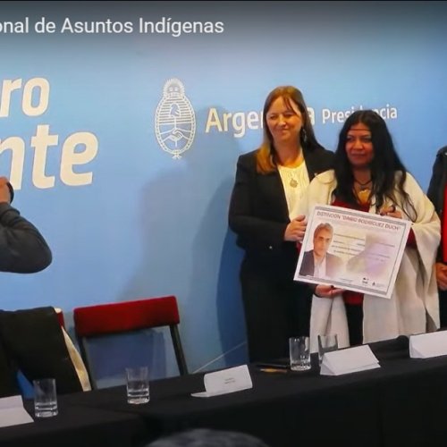 Nadia Gomez recibio la distinción Dario Duch de parte del  INAI por su trayectoria de lucha en el campo de los derechos indigenas en Argentina.