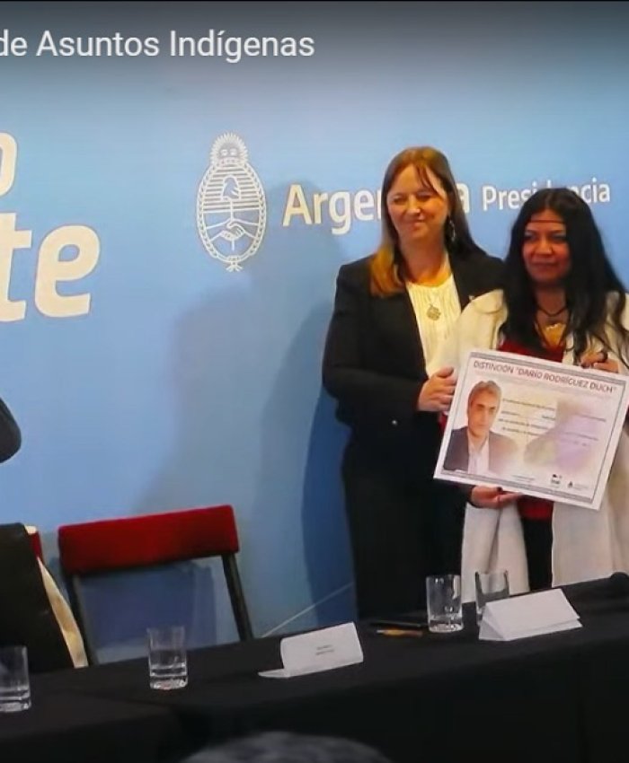 Nadia Gomez recibio la distinción Dario Duch de parte del  INAI por su trayectoria de lucha en el campo de los derechos indigenas en Argentina.