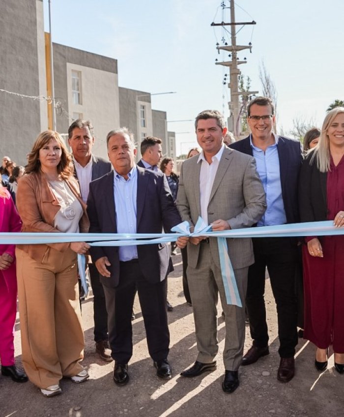 Orrego encabezó una nueva entrega de viviendas, esta vez en Rawson