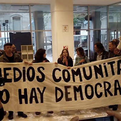 Milei disolvió el FOMECA, un fondo clave para los medios comunitarios de todo el país