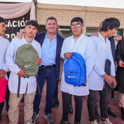 Histórico: Orrego inauguró en Mogna la primera escuela secundaria rural de San Juan