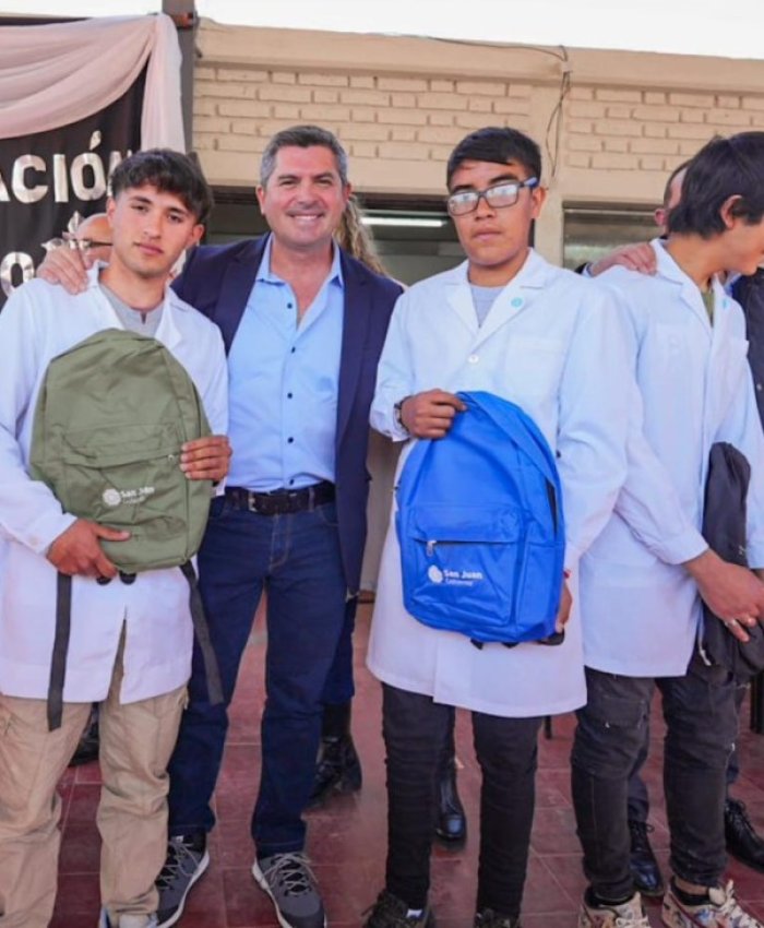 Histórico: Orrego inauguró en Mogna la primera escuela secundaria rural de San Juan