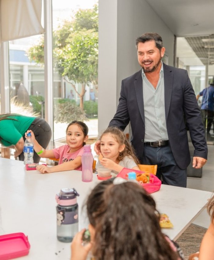 El gobernador participó de la apertura de Vacacionarte, la colonia de arte del Museo Franklin Rawson