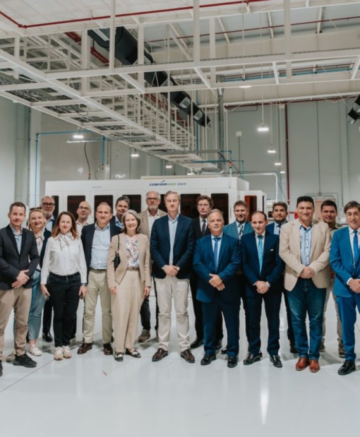 Embajadores europeos visitaron EPSE y conocieron la fábrica de paneles solares