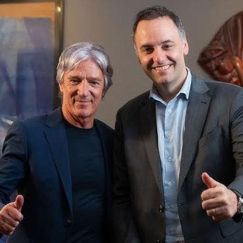 «PERPLEJIDAD EDITORIAL POR LA CONTINUIDAD DE ADORNI» Por Hugo Muleiro.