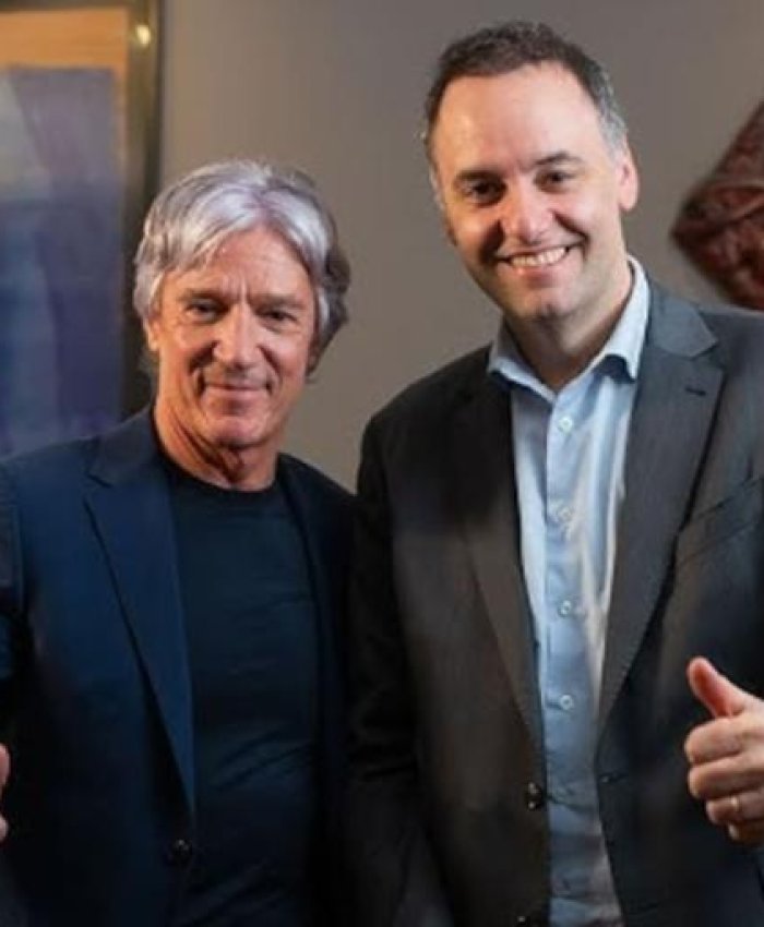 «PERPLEJIDAD EDITORIAL POR LA CONTINUIDAD DE ADORNI» Por Hugo Muleiro.