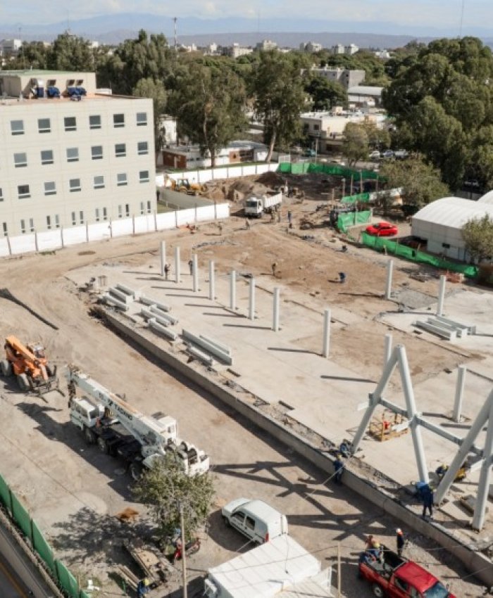 Comenzó el montaje de la estructura principal de los Consultorios Externos del Hospital Rawson