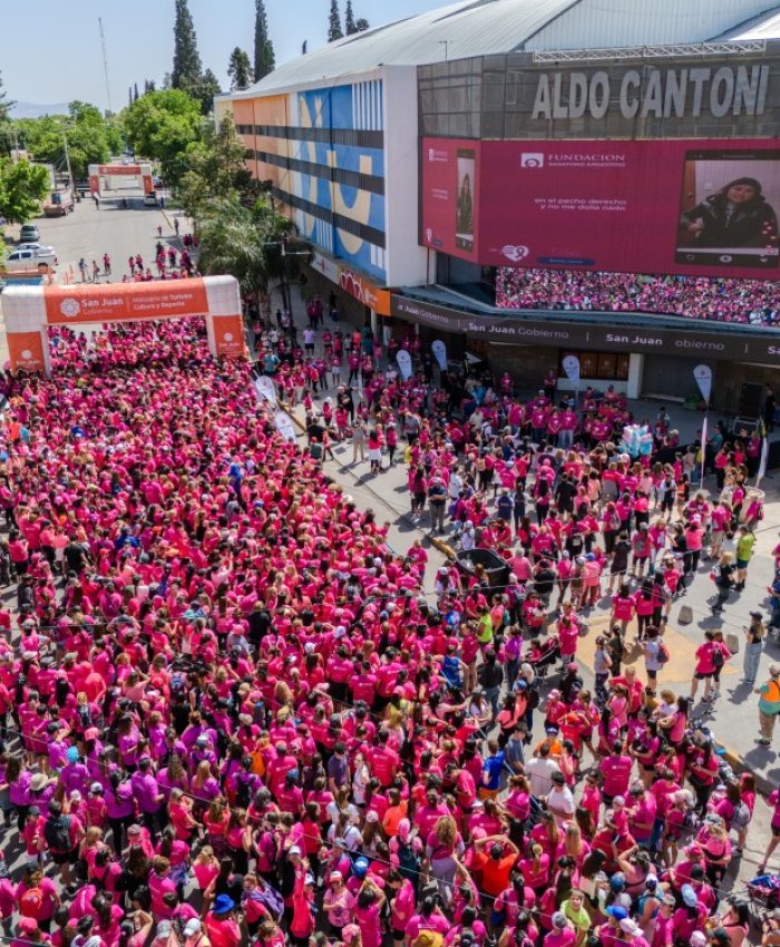 Una marea rosa en la maratón “Juntas contra el cáncer de mama”