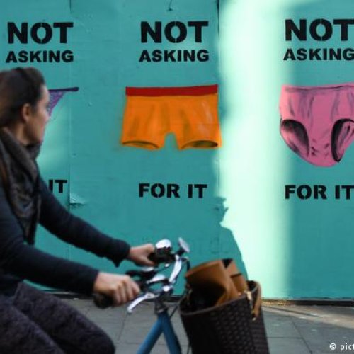 Irlanda: «revuelta de tangas» contra sentencia machista escandalosa