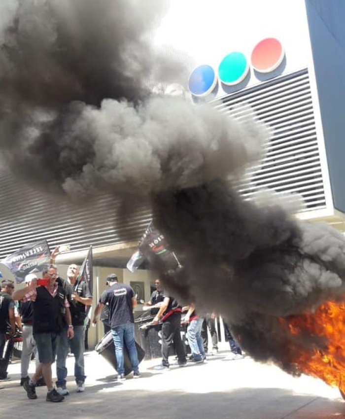 La Macrisis llego a los medios: Telefe,   más de 100 despidos, paro masivo y levantaron la programación
