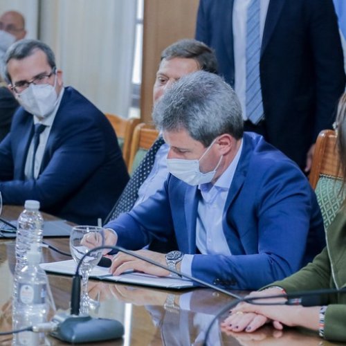 Sergio Uñac firmó un convenio con ANMaC para la destrucción y retiro de más de 2500 armas de fuego en San Juan