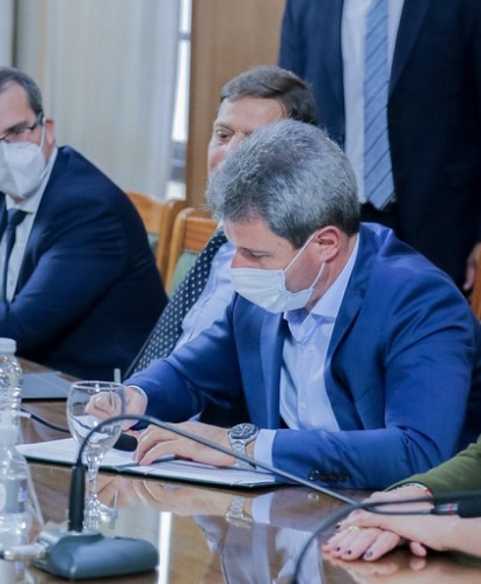 Sergio Uñac firmó un convenio con ANMaC para la destrucción y retiro de más de 2500 armas de fuego en San Juan